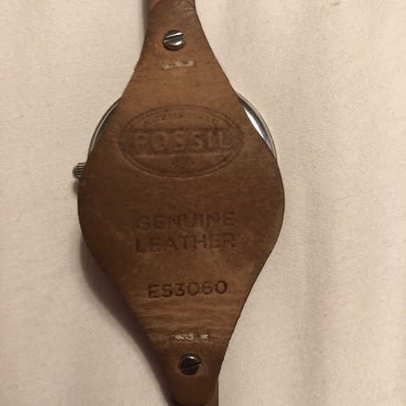 Genuine leather fossil watch with silver face - Picture 2 of 6